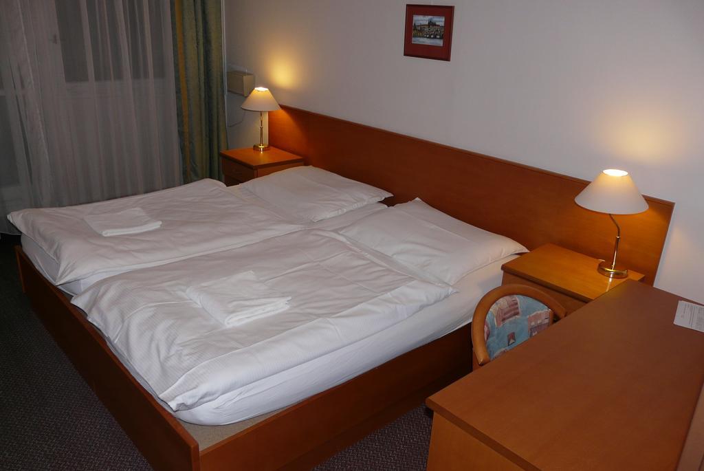 Cmc Residence & Conference Inn เชลาโกวิตเซ ห้อง รูปภาพ